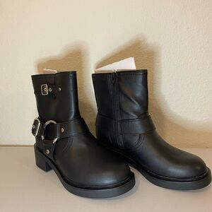 Universal Thread Black Ankle Boots